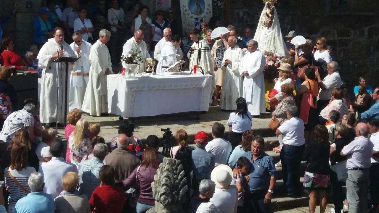 Hospederia Del Santuario De La Pena De Francia Hotell El Cabaco Exteriör bild