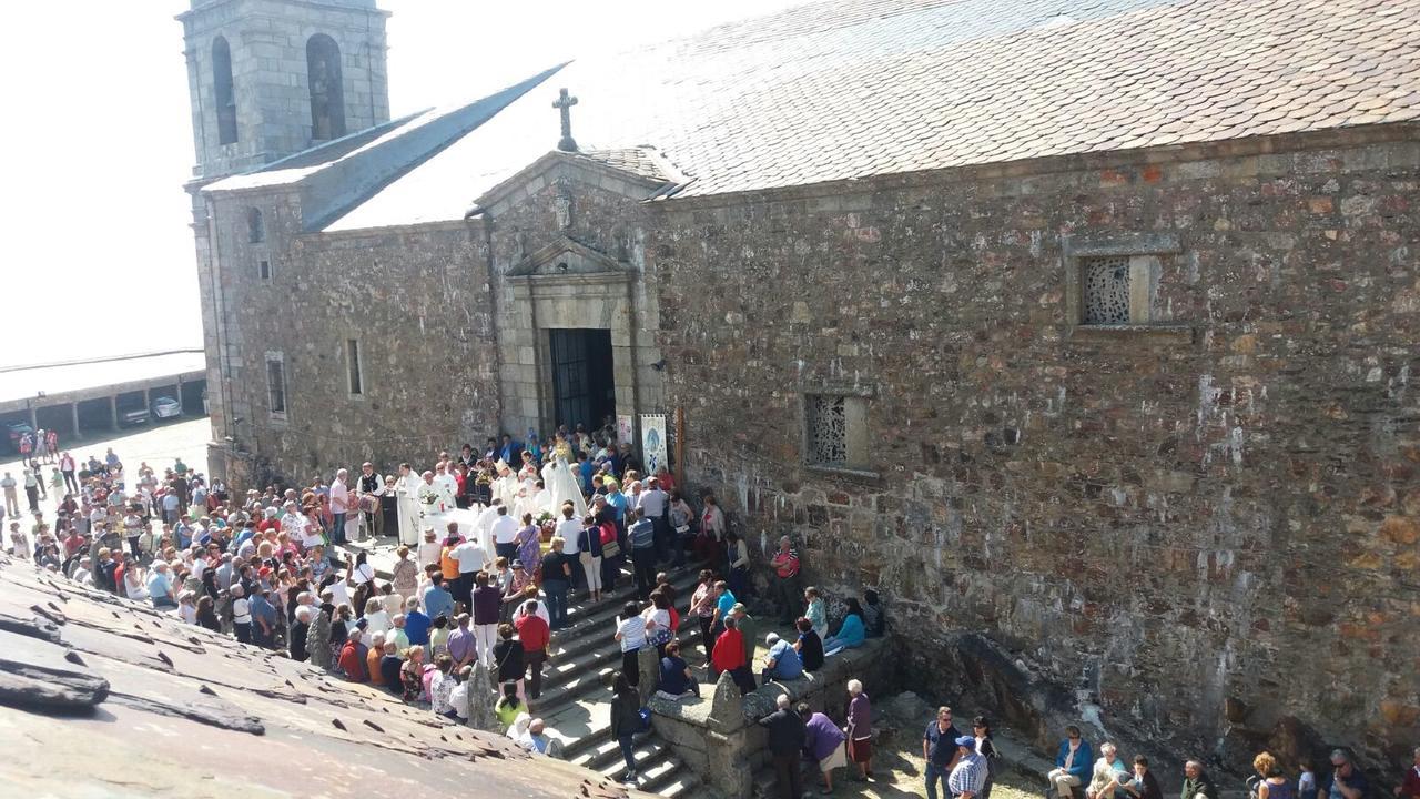 Hospederia Del Santuario De La Pena De Francia Hotell El Cabaco Exteriör bild