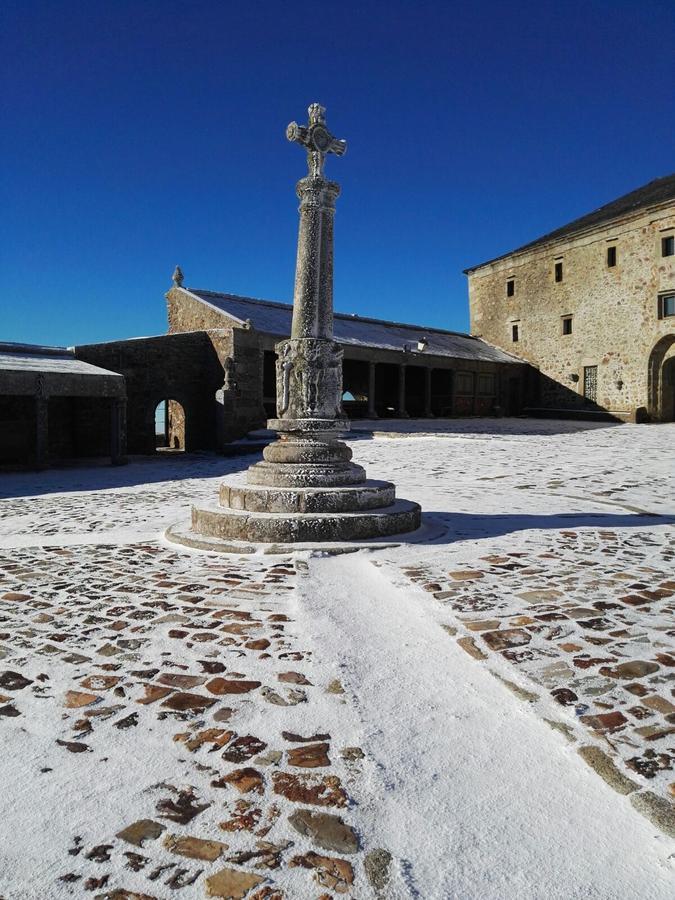 Hospederia Del Santuario De La Pena De Francia Hotell El Cabaco Exteriör bild