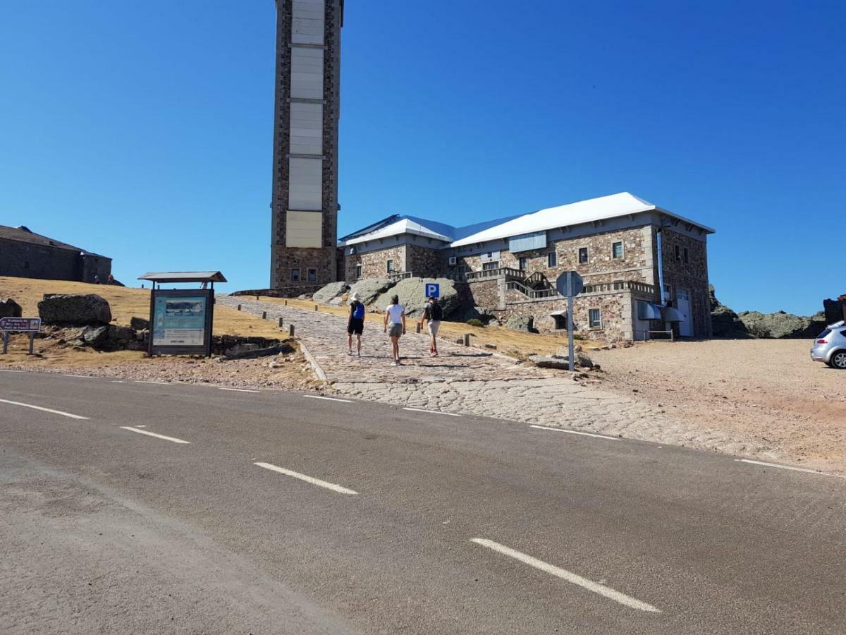 Hospederia Del Santuario De La Pena De Francia Hotell El Cabaco Exteriör bild