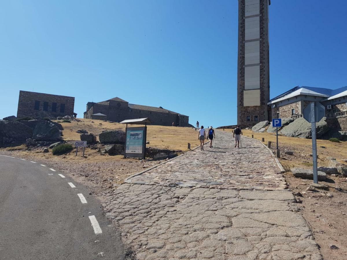 Hospederia Del Santuario De La Pena De Francia Hotell El Cabaco Exteriör bild